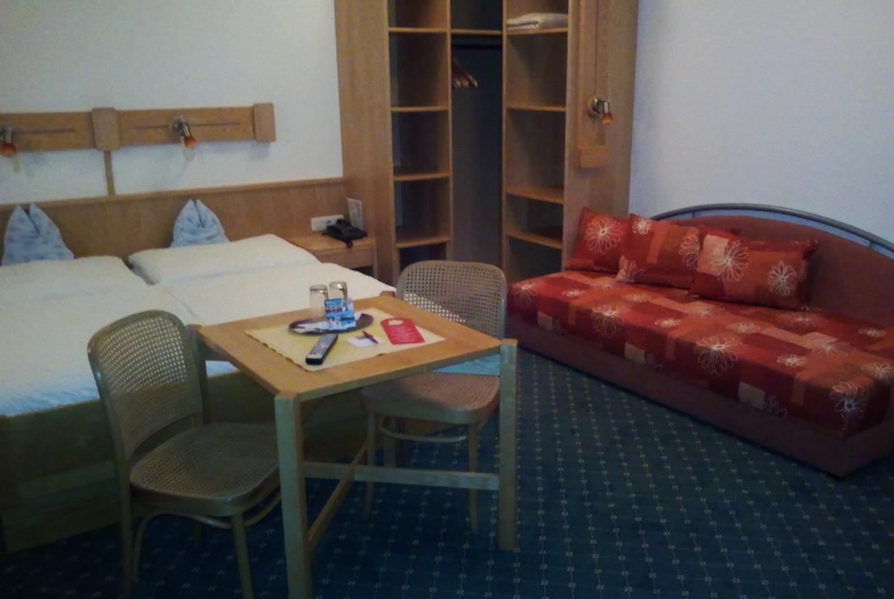Hotel Zum Goldenen Hirschen Göstling an der Ybbs Esterno foto