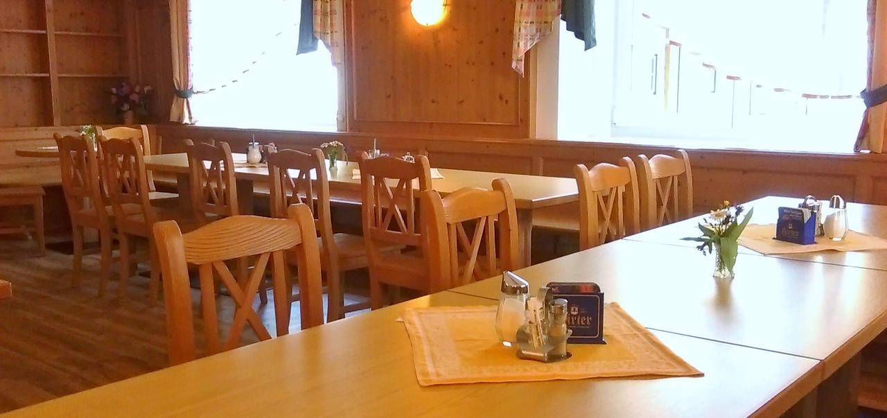 Hotel Zum Goldenen Hirschen Göstling an der Ybbs Esterno foto